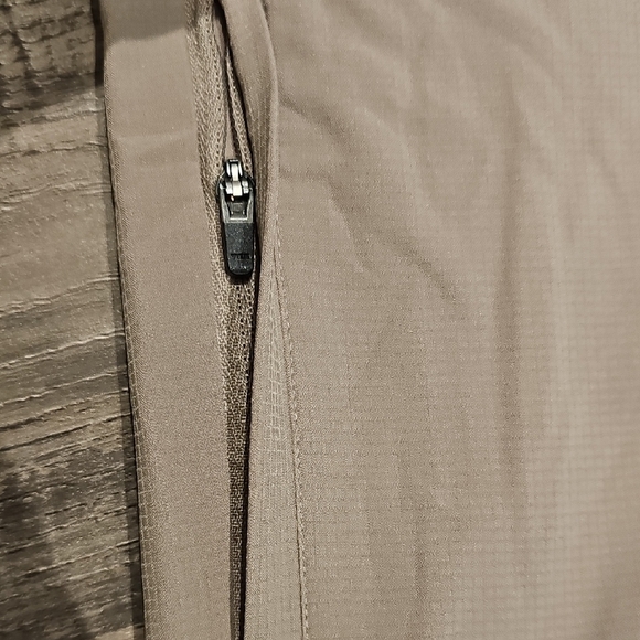 Eddie Bauer Men's Beige Flat Front Shorts - Picture 6 of 11